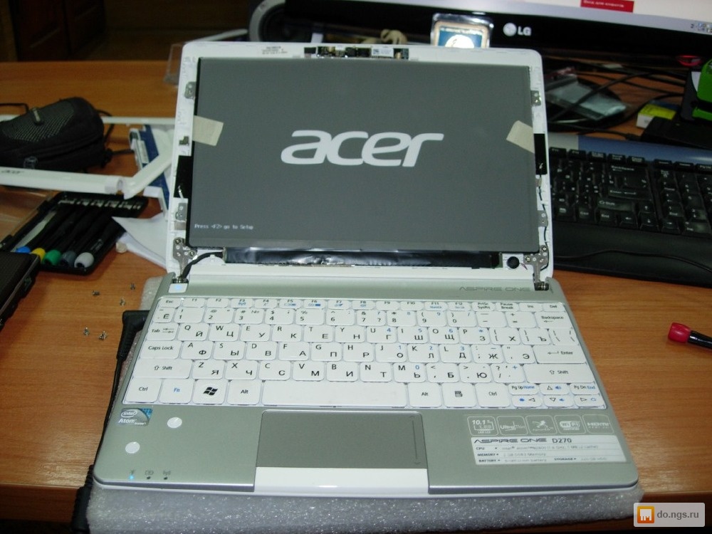 Открыть ноутбук асер. Матрица Acer Aspire. Разбитый ноутбук Acer. Фотографии сломанного ноутбука Acer. Фото сломанный ноутбук Acer.