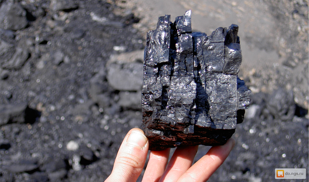 В древности образовали залежи каменного угля. Уголь. Каменный уголь. Антрацит уголь. Угольный пласт.