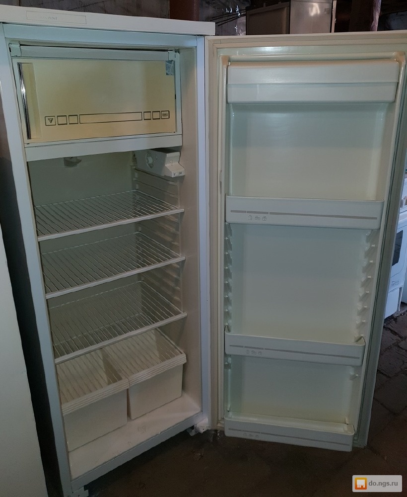 Купить холодильник б у в новосибирске. Каменск-Шахтинский Атлант холодильник. Холодильник Атлант старый. Холодильник Каменск Шахтинский. Холодильник б/у.
