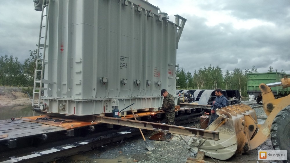 Перемещение крупногабаритных грузов. Негабаритный груз. Погрузка негабаритных грузов. Трал 31-250. Трал 180 тонн.