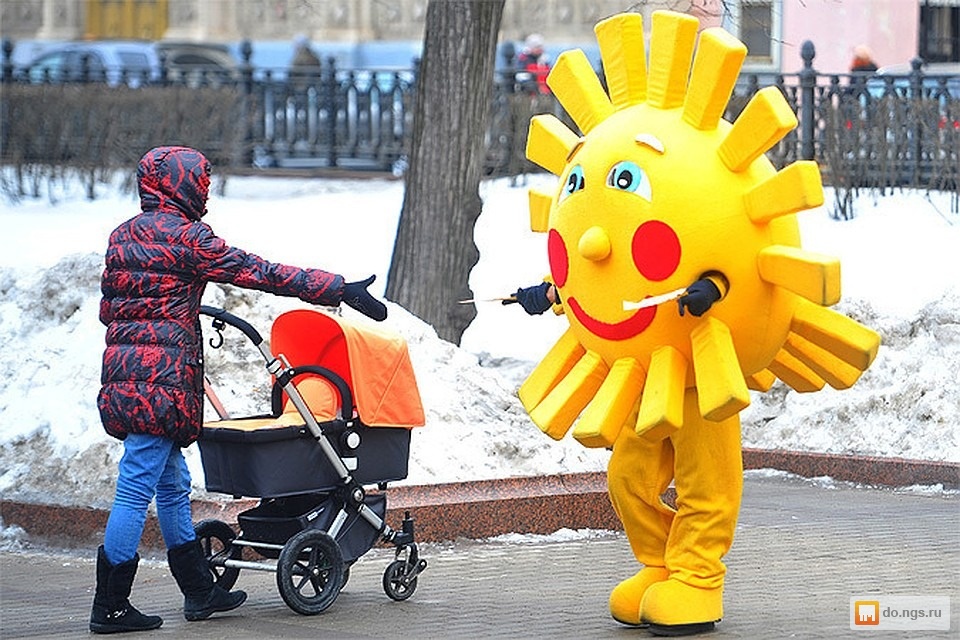 Промоутер в костюме