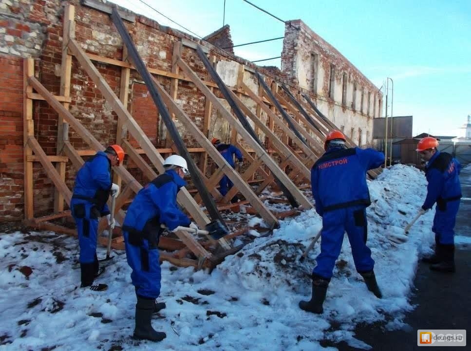 Разнорабочий иркутская область. Разнорабочие на стройку. Рабочие на стройке зимой. Разнорабочий на стройку. Подсобники на стройку.