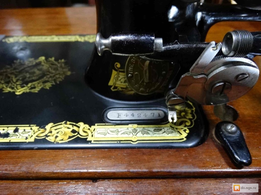 Ремонт машинки зингер. Зингер швейная машинка 1910 года. Швейная машина Singer trade Mark e 341253. Зингер 1910 год. Швейная машинка Зингер раритет.