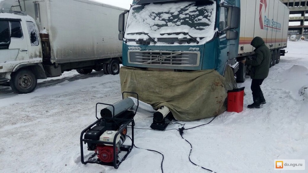 Дизель холодно. Отогрев грузовых автомобилей. Отогрев машины тепловой пушкой. Обогрев грузового автомобиля. Отогрев фуры.