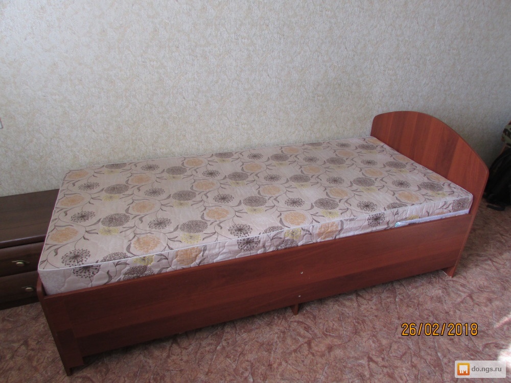 Кровать полуторка. Кровать двуспальная бу. Кровать полуторка с матрасом ижевске. Кровать 1. Авито ульяновск кровать бу.