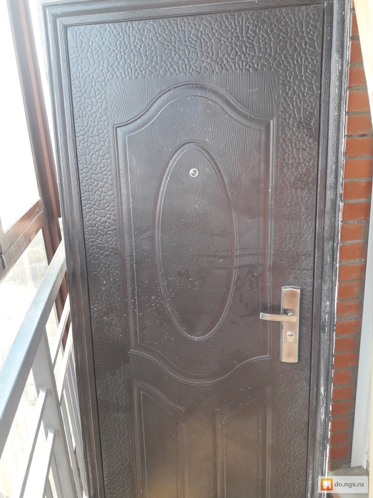 Железные двери телефон. Дверь входная металлическая Старая. Китайская дверь металлическая входная. Проходной дверь Железный. Двери входные металлические широкие.
